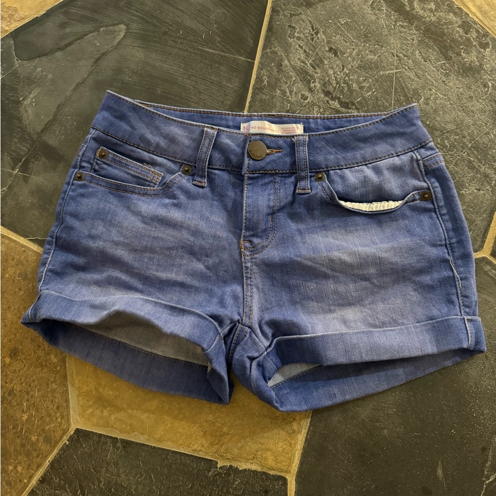 No Boundaries Jean shorts, size 5
